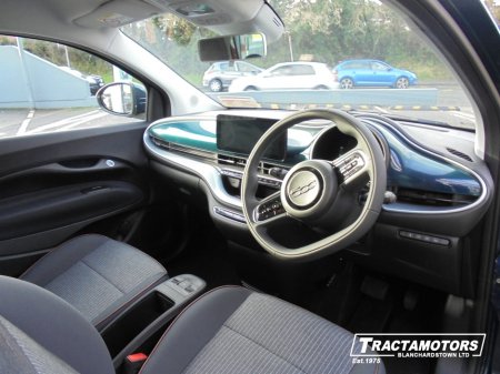 2025 Fiat 500e - view 4