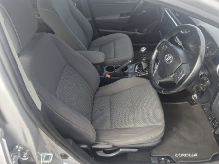 2017 Toyota Corolla - thumbnail 19