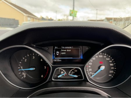 2017 Ford Focus - thumbnail 11