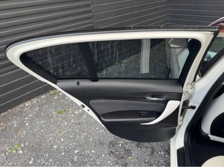 2015 BMW 1 Series 116i AUTO 5DR €11,995 thumbnail