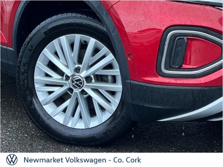 2024 Volkswagen T-Roc - view 2