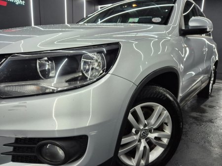 2012 Volkswagen Tiguan - thumbnail 2