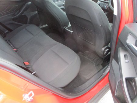 2019 Ford Focus - thumbnail 13