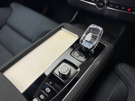 2025 Volvo XC90 - thumbnail 23