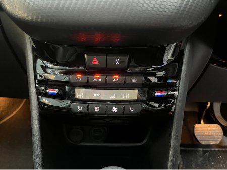 2019 Peugeot 2008 €14950 2019 PEUGEOT 2008 CROSSCITY 1.2 AUTOMATIC / HEATED SEATS / REVERSE CAMERA €14,950 thumbnail