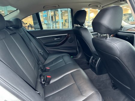 2016 BMW 3 Series - thumbnail 10