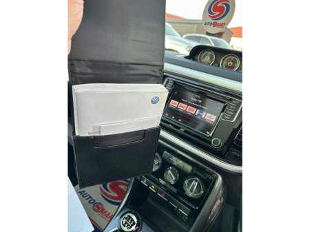 2017 Volkswagen Beetle - thumbnail 24