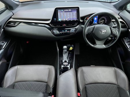 2017 Toyota C-HR 1.8 HYBRID/ HALF LEATHER HEATED SEATS // DIAMOND CUT ALLOYS// FULL SERVICE HISTORY / €17,900 thumbnail