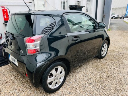 2011 Toyota iQ - thumbnail 10