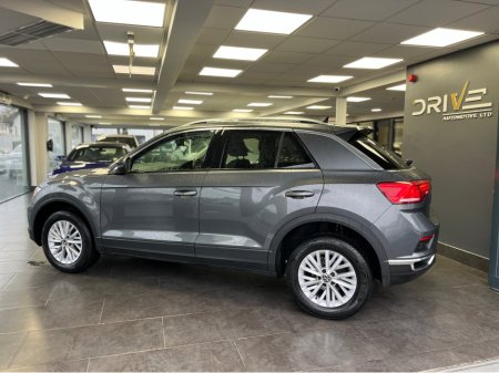 2022 Volkswagen T-Roc DESIGN SPORT 1.0 TSI 110HP €19,900 thumbnail