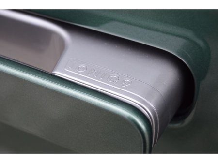 2025 Hyundai Ioniq 9 RWD standard (Long Range) Platinum €73,995 thumbnail