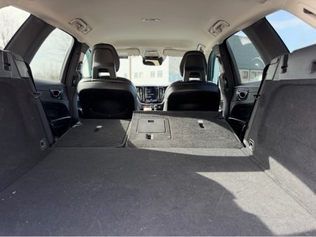 2018 Volvo XC60 - thumbnail 24