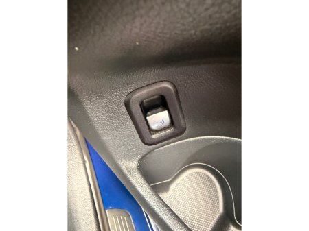 2017 Mercedes-Benz C Class - thumbnail 3