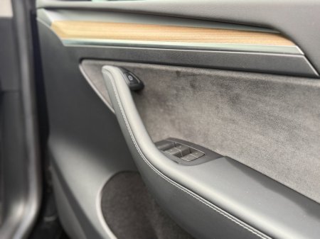 2023 Tesla Model Y - thumbnail 13