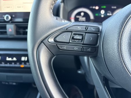 2025 Toyota Yaris HYBRID PLATINUM €31,950 thumbnail