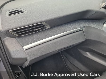 2024 Peugeot 3008 1.5 BlueHDi 130bhp Auto Allure €34,950 thumbnail