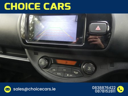 2017 Toyota Yaris - thumbnail 10