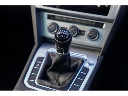 2019 Volkswagen Passat - thumbnail 13