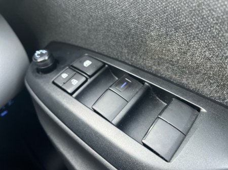 2022 Toyota Yaris Cross CR LUNA 4DR AUTO €22,888 thumbnail