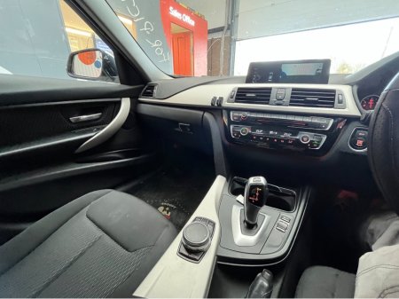 2017 BMW 3 Series - thumbnail 18