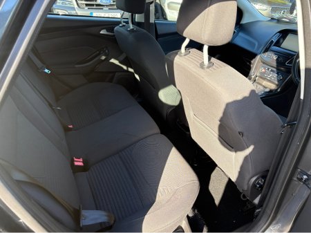 2015 Ford Focus - thumbnail 12