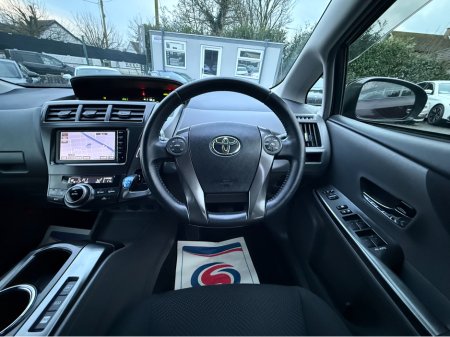 2014 Toyota Prius Alpha - thumbnail 13