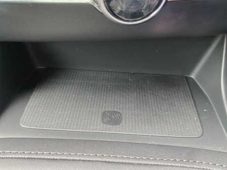 2025 Volvo XC90 T8 Dark Plus AWD Auto (PHEV) €78,900 thumbnail