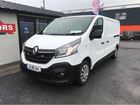 2021 Renault Trafic - view 3