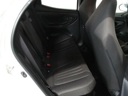 2020 Toyota Yaris 6aa-mxph10 €15,999 thumbnail