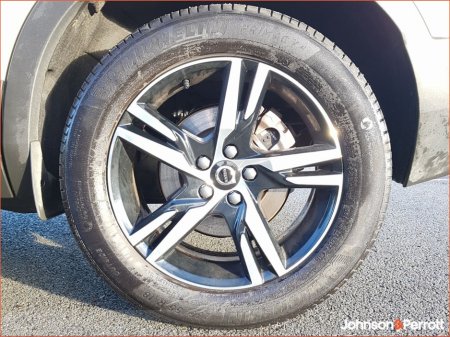 2025 Volvo XC40 2.0 B3 163bhp MHEV Plus Dark (Rear Camera / Heated Seats / Cruise Control) €48,900 thumbnail