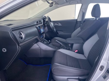 2016 Toyota Auris - thumbnail 6