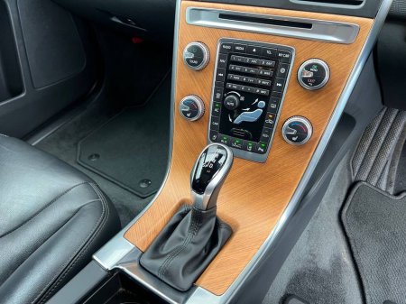 2017 Volvo XC60 D4 CLASSIC 2.0 D // OPENING PAN ROOF // LEATHER INTERIOR // DIGITAL CLUSTER €24,900 thumbnail