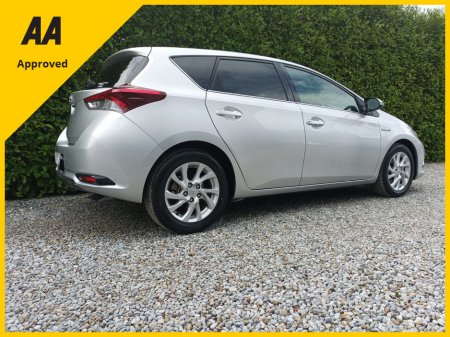 2016 Toyota Auris 1.8 PETROL HYBRID HALF LEATHER INTERIOR IMMACULATE INSIDE WITH ONLY 27,404kms COMPREHENSIVE SERVICE HISTORY (10 STAMPS) REVERSE CAMERA TOUCH SCREEN RADIO APPLE CARPLAY&ANDROIDAUTO FACTORY IMMOBILISER €16,795 thumbnail