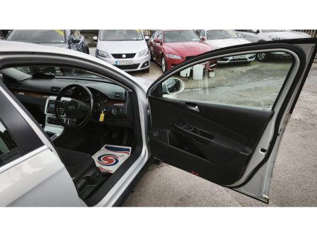 2010 Volkswagen Passat - thumbnail 10