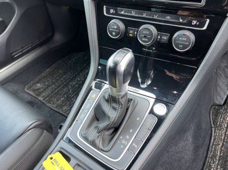 2017 Volkswagen Golf R VARIANT 4MOTION 2.0 TSI // APPLE CARPLAY/ANDROID AUTO // 18" CADIZ ALLOYS // LEATHER SPORT SEATS €26,900 thumbnail