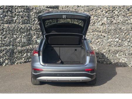 2023 Audi Q4 e-tron E-TRON S LINE 40 €32,137 thumbnail