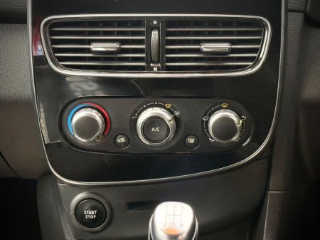 2018 Renault Clio Dynamique NAV 1.2 Petrol // IDEAL STARTER CAR // €10,250 thumbnail
