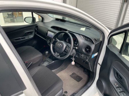 2017 Toyota Yaris - thumbnail 11