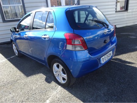 2010 Toyota Yaris - thumbnail 5