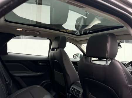 2016 Jaguar F-Pace 2.0 D AWD R-SPORT AUTO 5DR €15,950 thumbnail