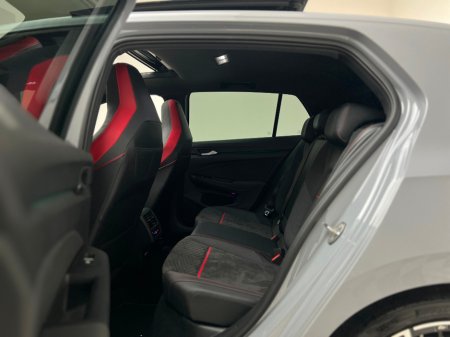 2022 Volkswagen Golf GTI CLUBSPORT 2.0 TSI 300HP *PAN ROOF* €49,990 thumbnail