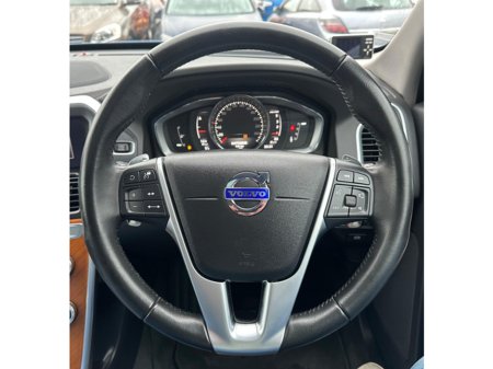 2017 Volvo XC60 - thumbnail 19