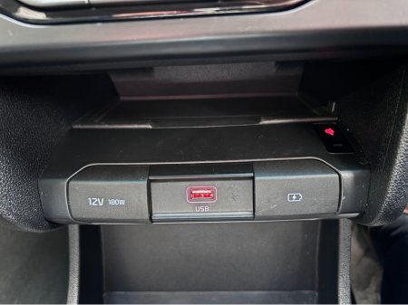 2020 Kia Niro E-NIRO PE LR 64KW 5DR AUTO €16,950 thumbnail