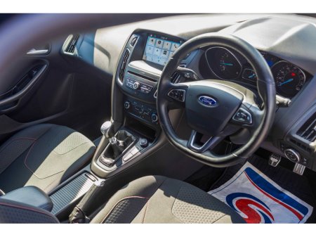 2017 Ford Focus - thumbnail 20