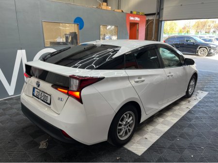 2022 Toyota Prius - thumbnail 2
