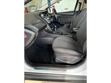 2016 Ford Focus - thumbnail 11