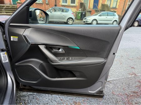 2023 Peugeot 2008 - thumbnail 12