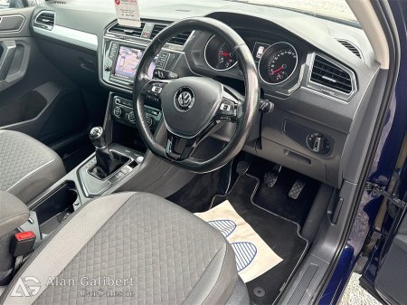 2017 Volkswagen Tiguan - thumbnail 10