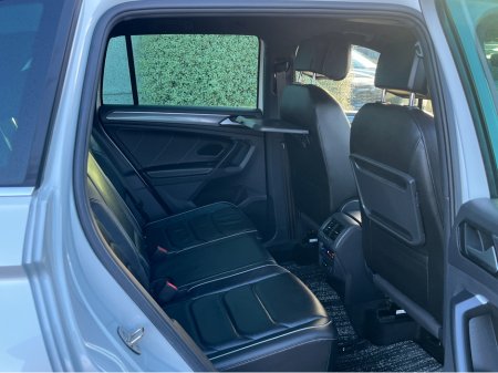2020 Volkswagen Tiguan R-LINE 4MOTION AUTOMATIC 2.0 DIESEL //LOW MILES//MASSIVE SPEC//FULL LEATHER//DYNAUDIO SOUND SYSTEM//360 PARKING CAMERAS//HEAD UP DISPLAY// €34,950 thumbnail