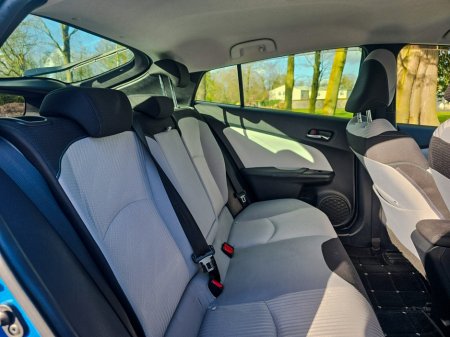 2020 Toyota Prius - thumbnail 12